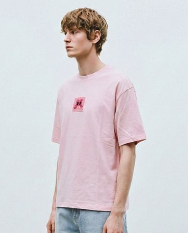  URBAN REVIVO - Áo thun nam cổ tròn tay ngắn in họa tiết 