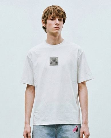  URBAN REVIVO - Áo thun nam cổ tròn tay ngắn in họa tiết 