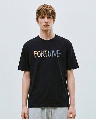  URBAN REVIVO - Áo thun nam cổ tròn tay ngắn in chữ 