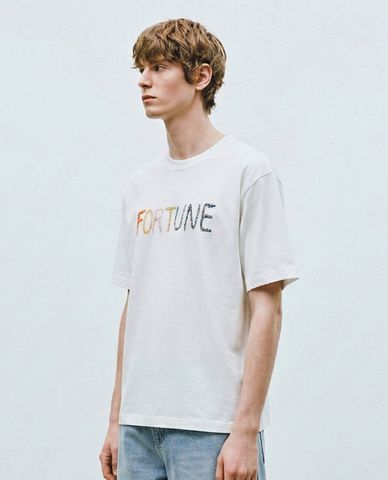  URBAN REVIVO - Áo thun nam cổ tròn tay ngắn in chữ 