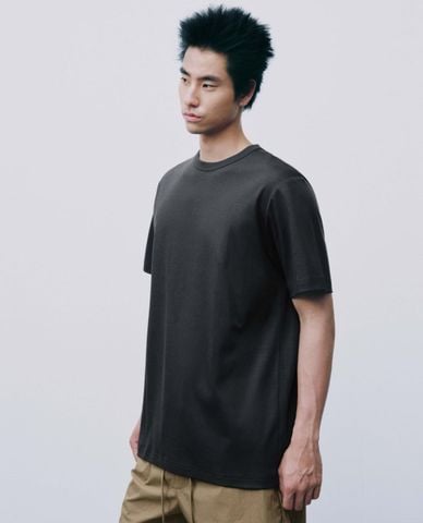  URBAN REVIVO - Áo thun nam cổ tròn tay ngắn tối giản 