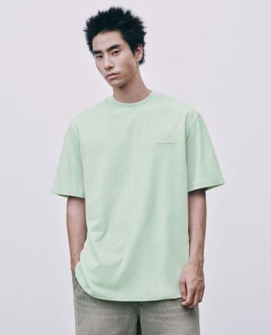  URBAN REVIVO - Áo thun nam cổ tròn tay ngắn phối chữ 