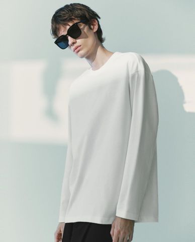  URBAN REVIVO - Áo thun nam cổ tròn tay dài tối giản 