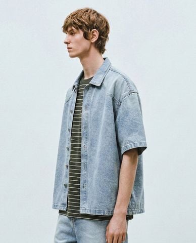  URBAN REVIVO - Áo sơ mi denim nam cổ bẻ tay ngắn wash bạc 