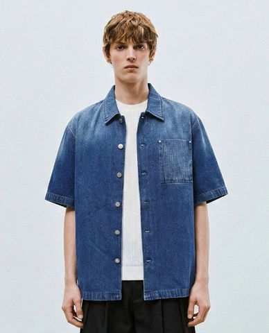  URBAN REVIVO - Áo sơ mi denim nam tay ngắn phối túi 