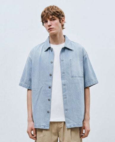  URBAN REVIVO - Áo sơ mi denim nam tay ngắn phối túi 