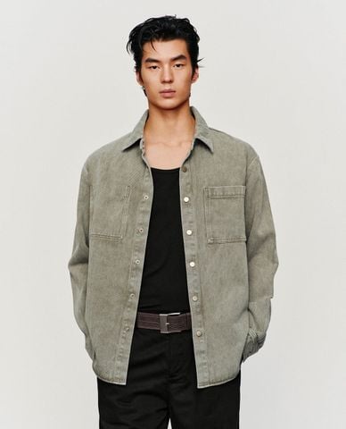  URBAN REVIVO - Áo sơ mi denim nam tay dài phối túi 