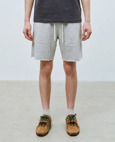  URBAN REVIVO - Quần short nam ống rộng lưng thun 