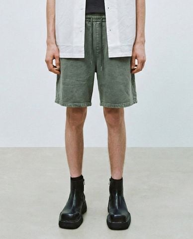  URBAN REVIVO - Quần short jeans nam ống rộng lưng thun 