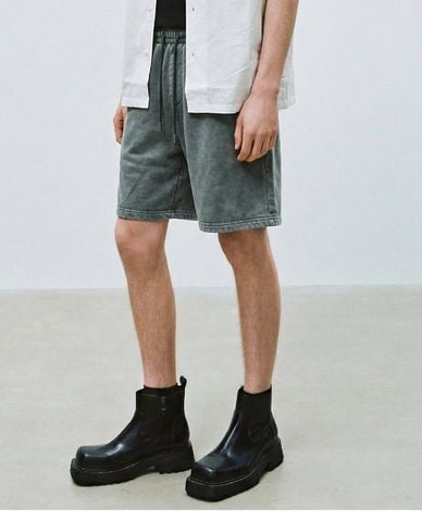  URBAN REVIVO - Quần short jeans nam ống rộng lưng thun 