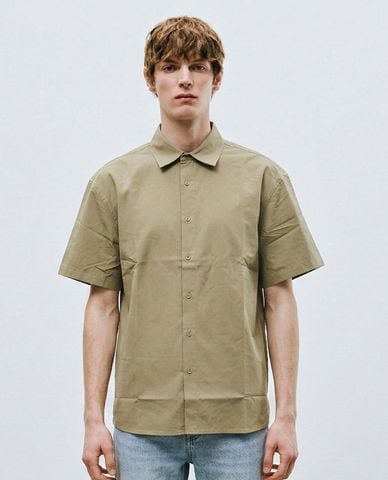  URBAN REVIVO - Áo sơ mi nam cổ bẻ tay ngắn năng động 