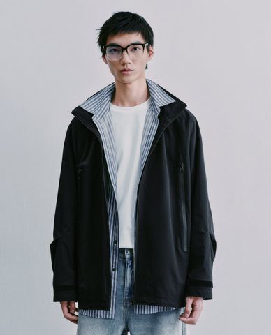  URBAN REVIVO - Áo khoác thể thao nam cổ cao hiện đại 