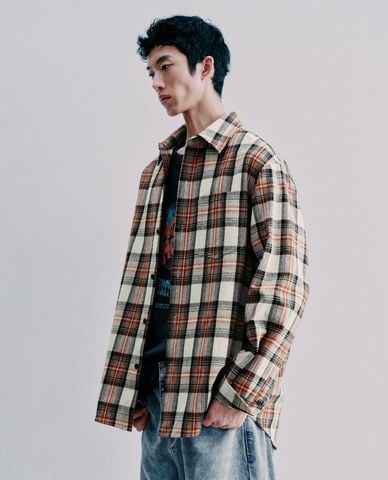  URBAN REVIVO - Áo sơ mi nam cổ bẻ tay dài họa tiết caro 