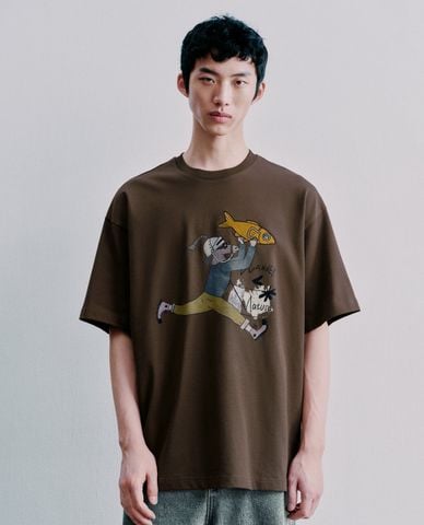  URBAN REVIVO - Áo thun nam cổ tròn tay ngắn in hình 