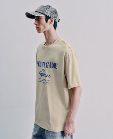  URBAN REVIVO - Áo thun nam cổ tròn tay ngắn in chữ 