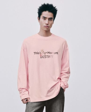  URBAN REVIVO - Áo thun nam cổ tròn tay dài in chữ 