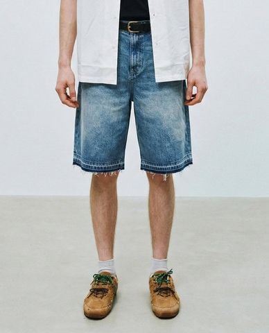  URBAN REVIVO - Quần short jeans nam ống rộng wash bạc 