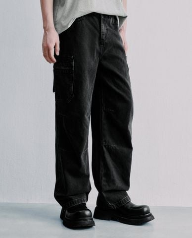  URBAN REVIVO - Quần jeans nam ống đứng phối túi hộp 