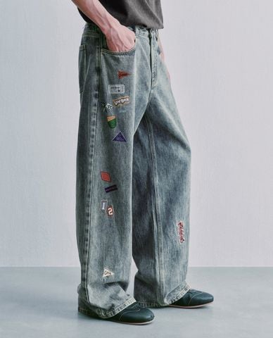  URBAN REVIVO - Quần jeans nam ống rộng in họa tiết 