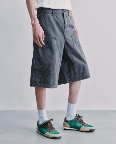  URBAN REVIVO - Quần short jeans nam wash đậm phối túi 