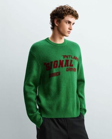  URBAN REVIVO - Áo sweater nam cổ tròn tay dài thêu chữ 