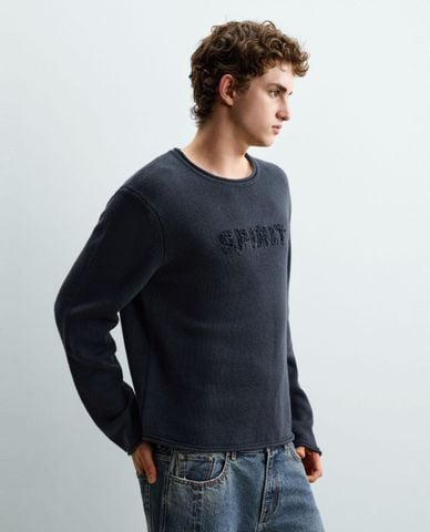  URBAN REVIVO - Áo sweater nam cổ tròn tay dài thêu chữ 