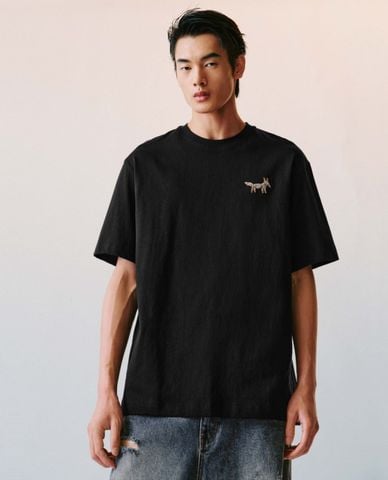  URBAN REVIVO - Áo thun nam cổ tròn tay ngắn thêu họa tiết 