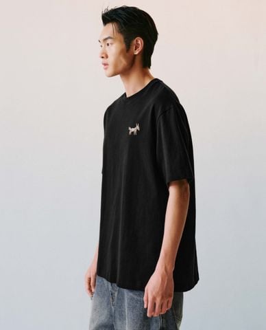  URBAN REVIVO - Áo thun nam cổ tròn tay ngắn thêu họa tiết 