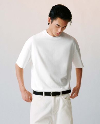  URBAN REVIVO - Áo thun nam cổ tròn tay ngắn tối giản 