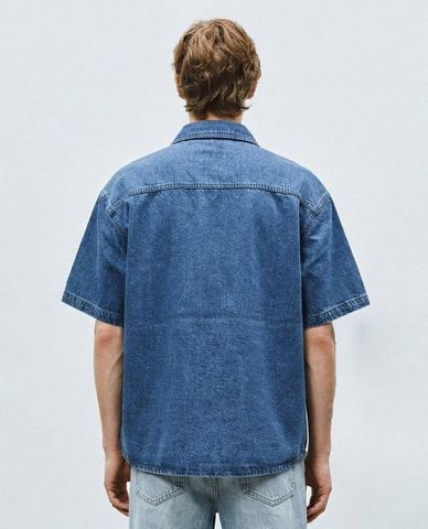  URBAN REVIVO - Áo sơ mi denim nam cổ bẻ tay ngắn 