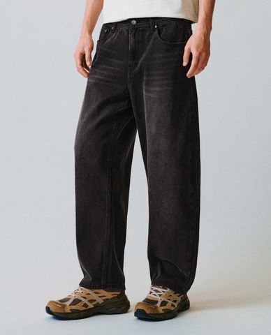  URBAN REVIVO - Quần jeans nam ống rộng cổ điển 