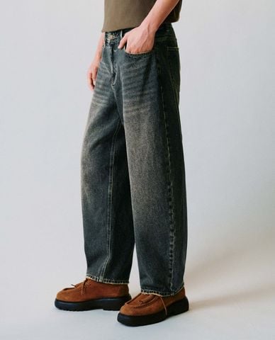  URBAN REVIVO - Quần jeans nam ống rộng wash bạc cổ điển 