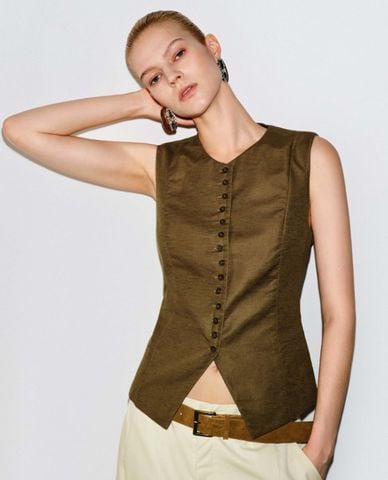  URBAN REVIVO - Áo khoác gilet nữ cài nút phom ôm 