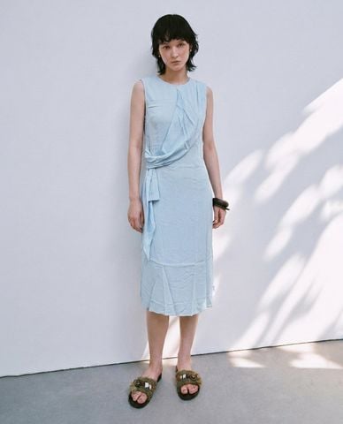  URBAN REVIVO - Đầm sát nách midi lệch eo thanh lịch 