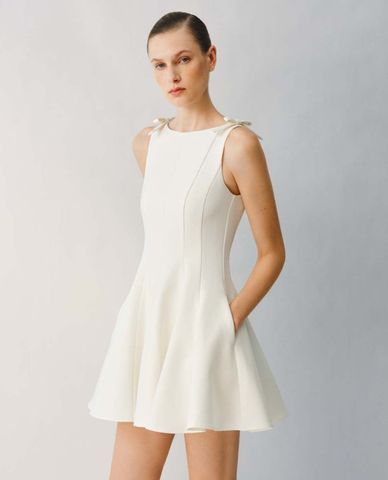  URBAN REVIVO - Đầm sát nách mini dáng xoè phối nơ 