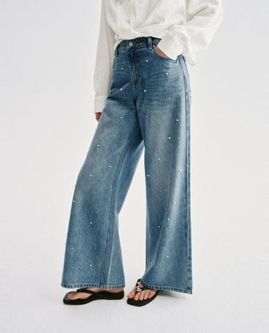  URBAN REVIVO - Quần jeans nữ ống rộng đính ngọc trai 