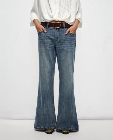  URBAN REVIVO - Quần jeans nữ ống loe kèm thắt lưng 