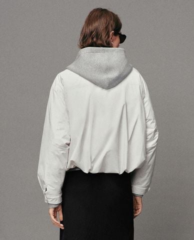  URBAN REVIVO - Áo khoác croptop nữ cổ cao cài nút 