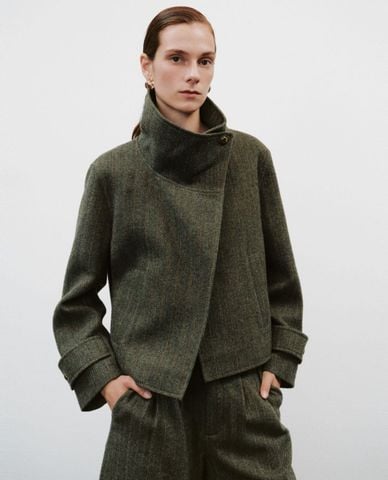  URBAN REVIVO - Áo khoác croptop nữ cổ đứng họa tiết xương cá 