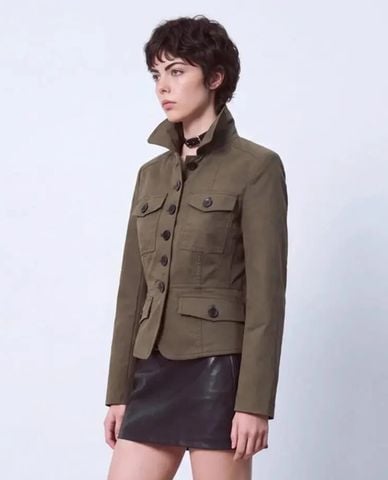  URBAN REVIVO - Áo khoác nữ một hàng nút chiết eo phối túi 