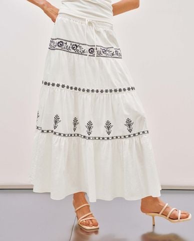  URBAN REVIVO - Chân váy xếp tầng maxi thêu họa tiết 
