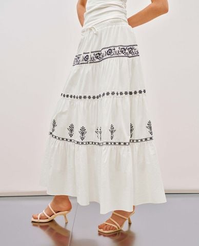  URBAN REVIVO - Chân váy xếp tầng maxi thêu họa tiết 