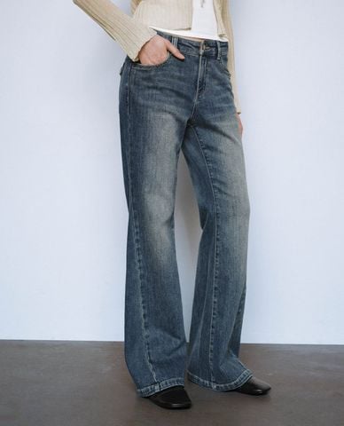  URBAN REVIVO - Quần jeans nữ ống loe wash bạc 