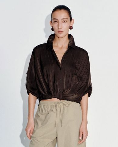  URBAN REVIVO - Áo sơ mi nữ cổ bẻ tay dài dáng suông 