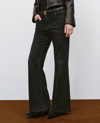  URBAN REVIVO - Quần jeans nữ ống loe kèm thắt lưng 