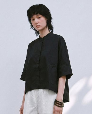  URBAN REVIVO - Áo kiểu nữ cổ trụ tay lỡ hiện đại 