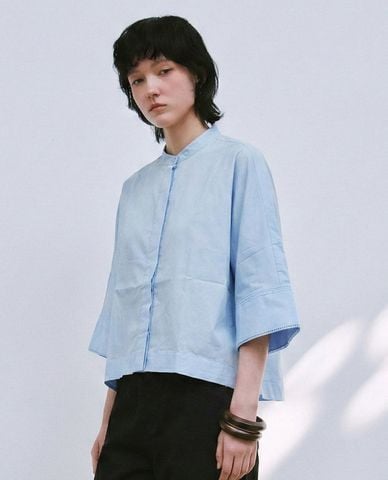  URBAN REVIVO - Áo kiểu nữ cổ trụ tay lỡ hiện đại 