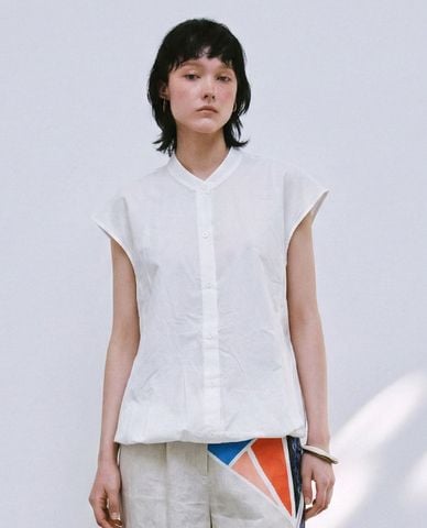  URBAN REVIVO - Áo kiểu nữ cổ trụ tay ngắn thời trang 