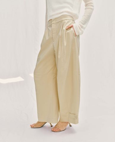  URBAN REVIVO - Quần nữ ống rộng xếp li thanh lịch 