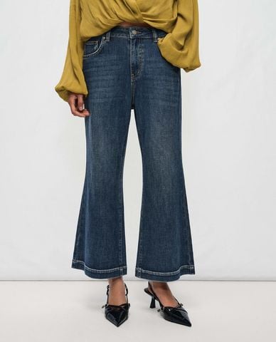  URBAN REVIVO - Quần jeans nữ ống loe wash bạc 